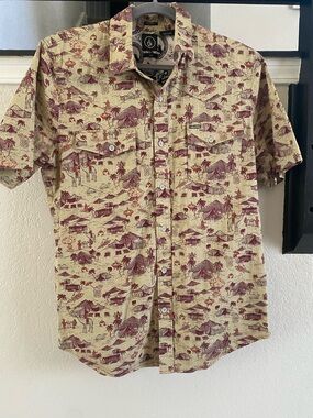 Volcom Short-Sleeve Button-Down Shirt Tan and Burgundy Unique Camel Alien Print